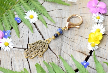 ~GALAKTICKÁ~ Originální přívěsek na klíče Hamsa s lapisem lazuli a avanturínem