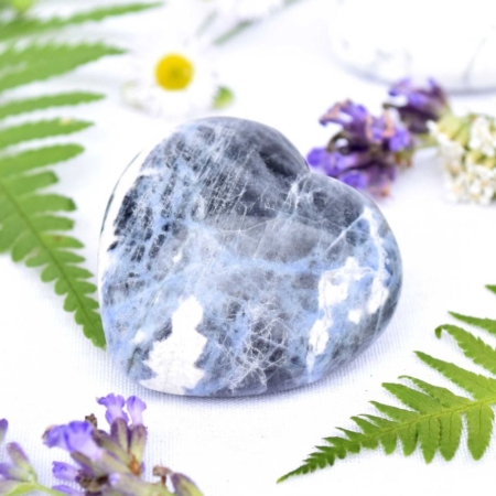 Přírodní minerální kámen - srdce ze sodalitu, 4x4 cm
