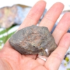 Přírodní minerální kámen - broušený achát, 5,5x2,5x3,5 cm
