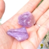 Přírodní minerální kamínek pro štěstí - surový ametyst, cca 3 cm