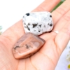 Harmonizující duo minerálních kamenů pro utišení emocí - vzácný bílý a oranžový měsíční kámen, cca 3,5 až 5 cm
