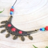 ~TIBETSKÁ~ Jedinečný tibetský náhrdelník s broušeným lapisem lazuli a howlitem s orientální řezbou
