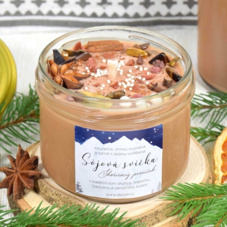 ~SKOŘICOVÝ PERNÍČEK~ Vánoční sójová svíčka zdobená kořením • skořice, hřebíček a badyán, 225 ml
