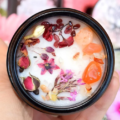 Přírodní kokosová svíčka svíčka Shakti bloom